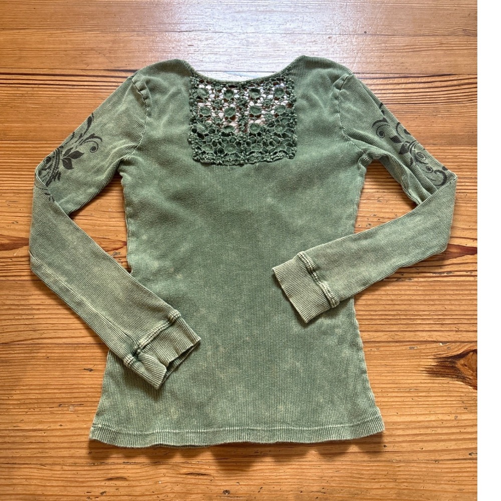 One World Thermal Top Women Green Crochet Boho Graphic Sleeve SIZE PM - Picture 5 of 7